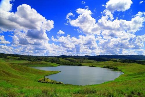 Indahnya Danau Cinta di Tanah Papua
